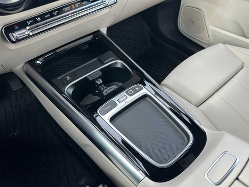 Used 2025 Mercedes-Benz GLA 250 4MATIC image 32