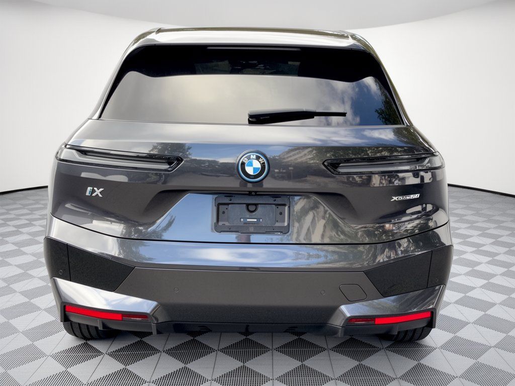 Used 2024 BMW iX xDrive50 w/ Sport Package AWD/4WD image 11