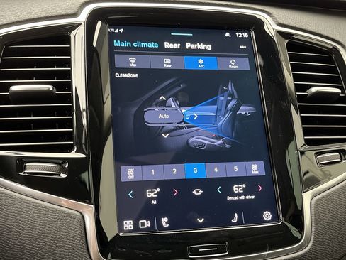 Used 2023 Volvo XC90 B6 Plus image 21