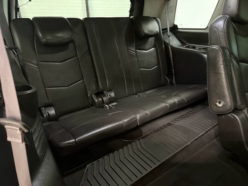 Used 2017 Cadillac Escalade Luxury AWD/4WD image 22