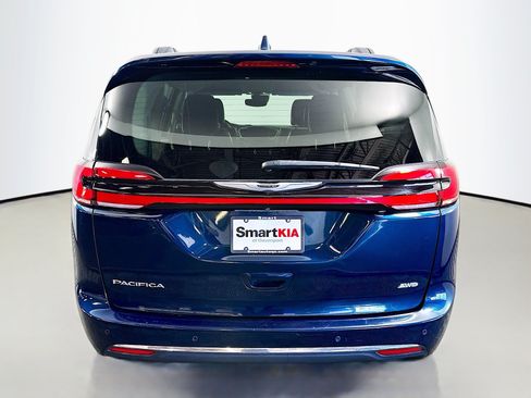 Used 2022 Chrysler Pacifica Touring-L AWD/4WD image 6