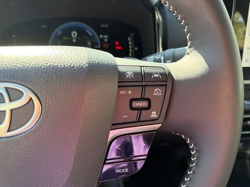 Used 2025 Toyota Camry SE image 23