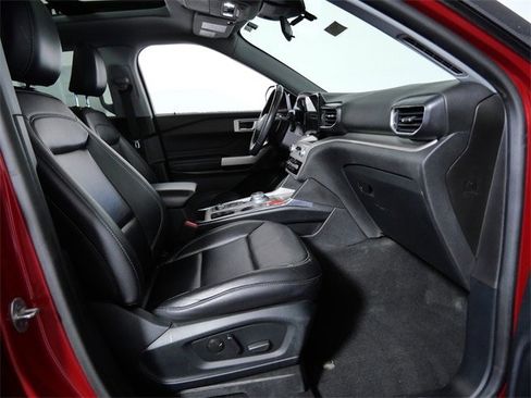 Certified 2021 Ford Explorer XLT w/ Equipment Group 202A image 10