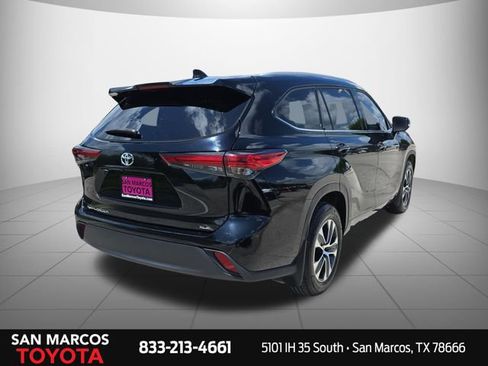 Used 2022 Toyota Highlander XLE FWD image 5