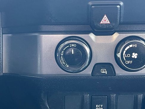 Used 2019 Toyota Tacoma SR5 image 14