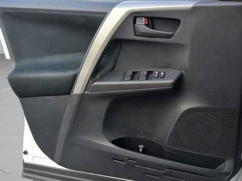 Used 2016 Toyota RAV4 LE image 15