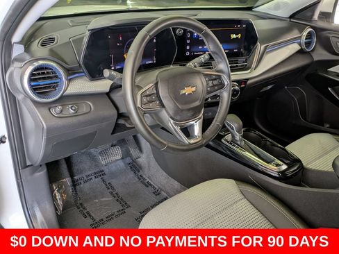 Used 2025 Chevrolet Trax LT w/ LT Convenience Package FWD image 14
