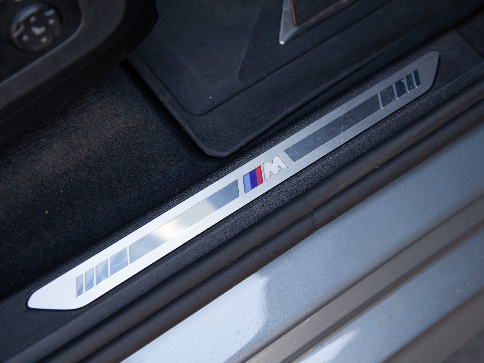 Used 2025 BMW X5 xDrive50e w/ M Sport Package AWD/4WD image 31