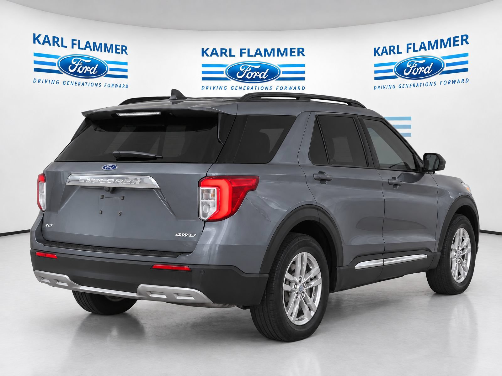 Used 2023 Ford Explorer XLT w/ Equipment Group 202A AWD/4WD image 3