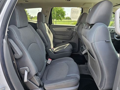 Used 2017 Chevrolet Traverse LT FWD image 12