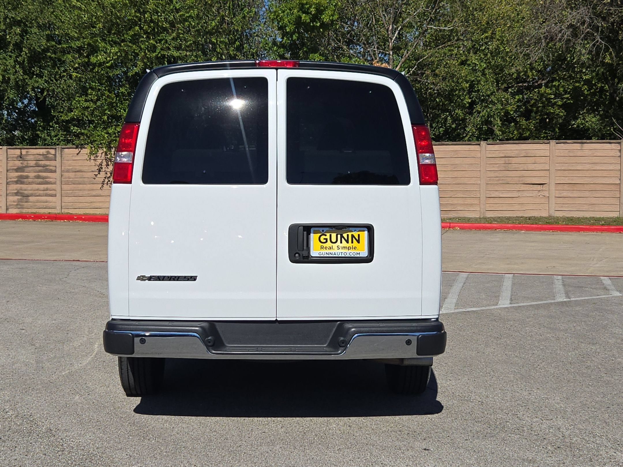 Used 2025 Chevrolet Express 3500 LT w/ LT Preferred Equipment Group RWD image 4