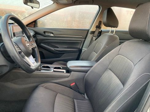 Used 2024 Nissan Altima 2.5 SV image 10