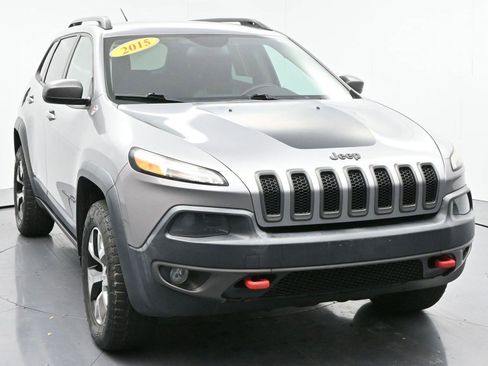 Used 2015 Jeep Cherokee Trailhawk image 2