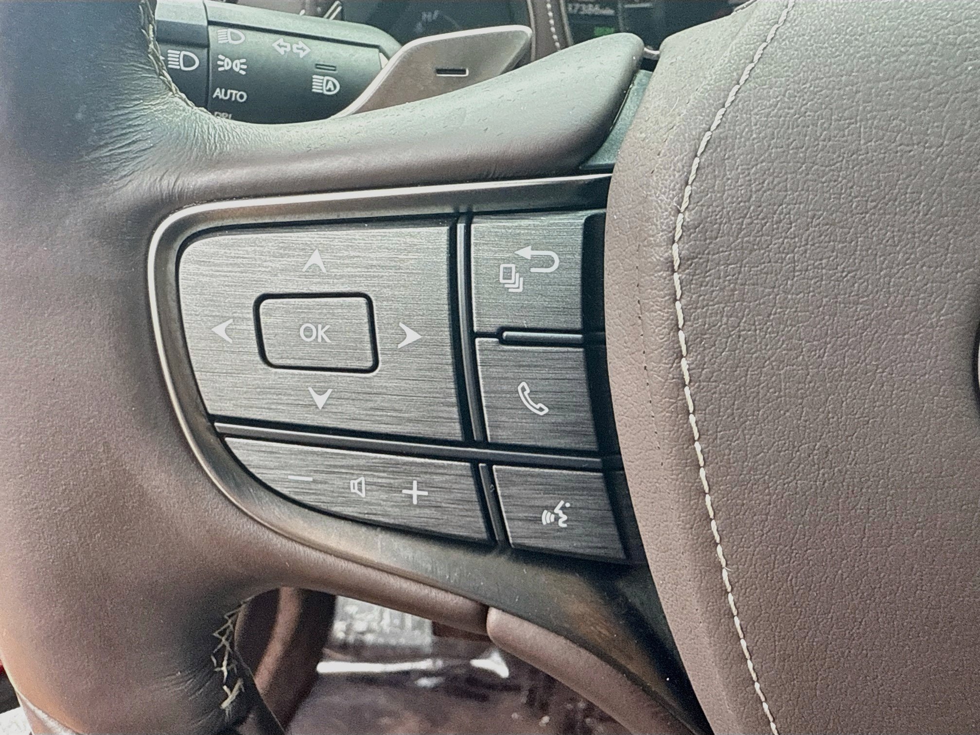 Used 2020 Lexus LS 500 w/ Interior Upgrade Package RWD image 36