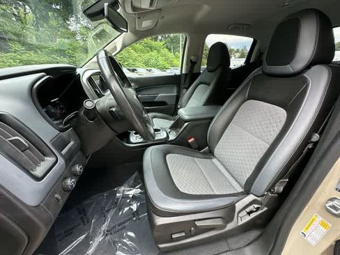 Used 2022 Chevrolet Colorado Z71 AWD/4WD image 16