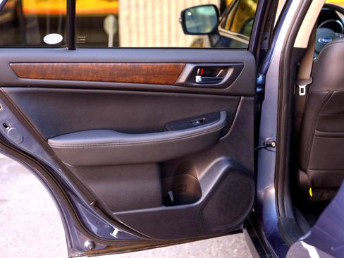 Used 2017 Subaru Outback 3.6R Limited image 43