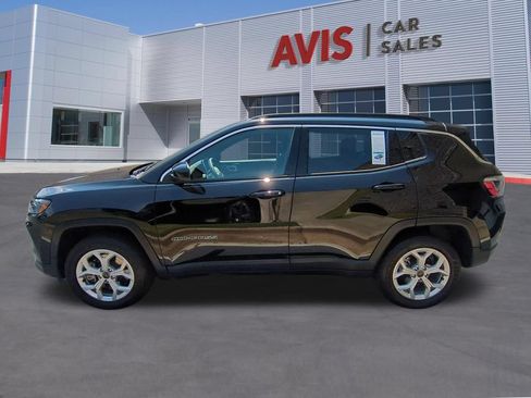 Used 2025 Jeep Compass Latitude AWD/4WD image 10
