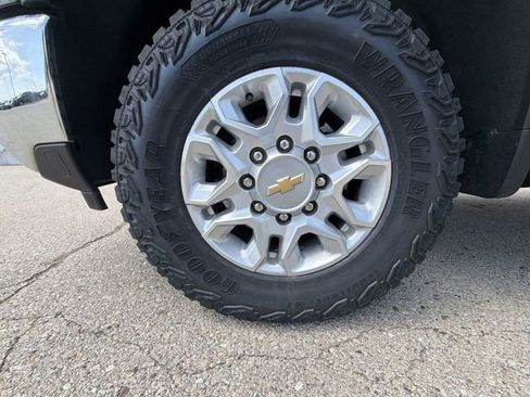 Used 2024 Chevrolet Silverado 2500 LT AWD/4WD image 27