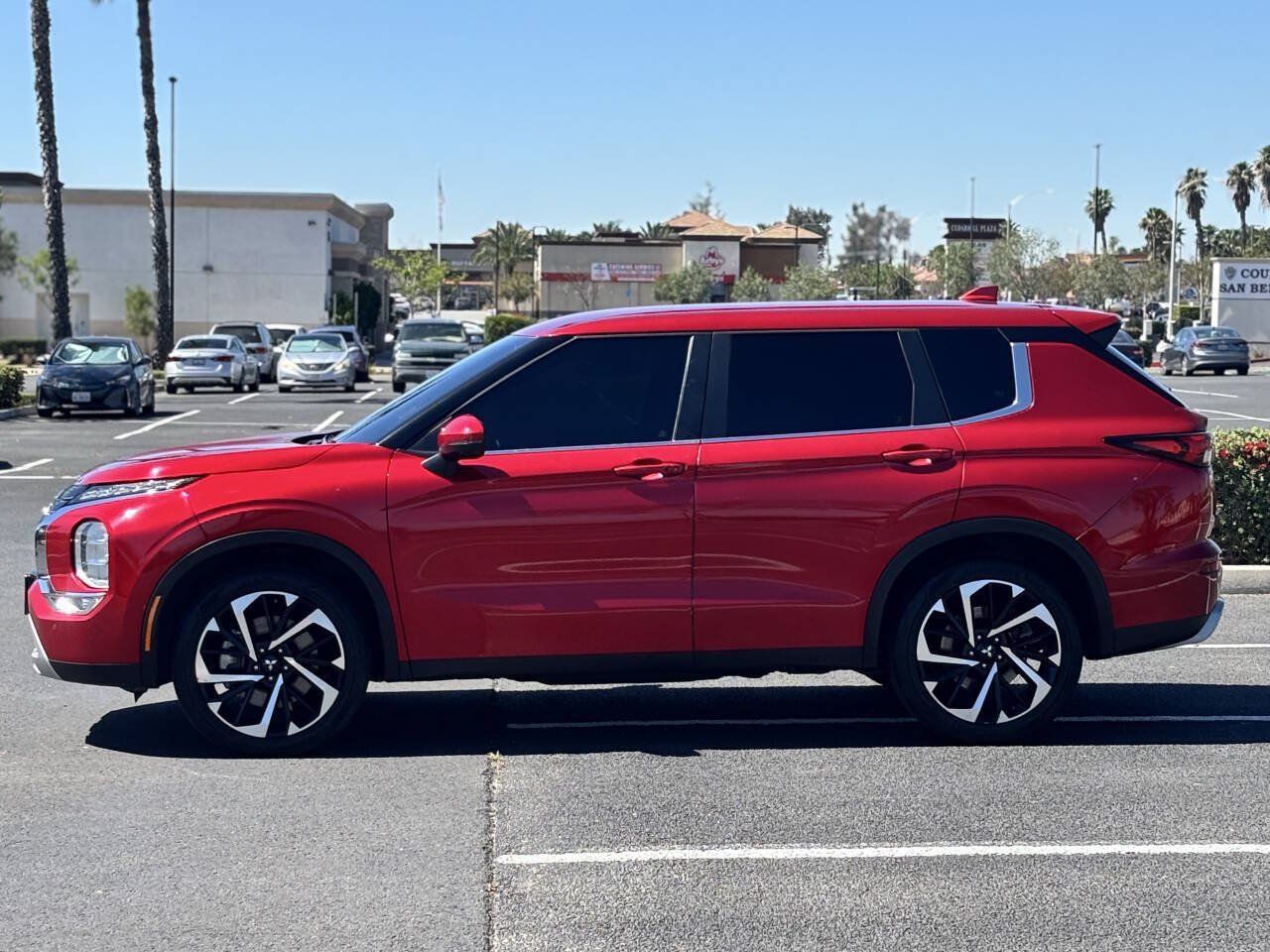 Used 2023 Mitsubishi Outlander SE FWD image 4