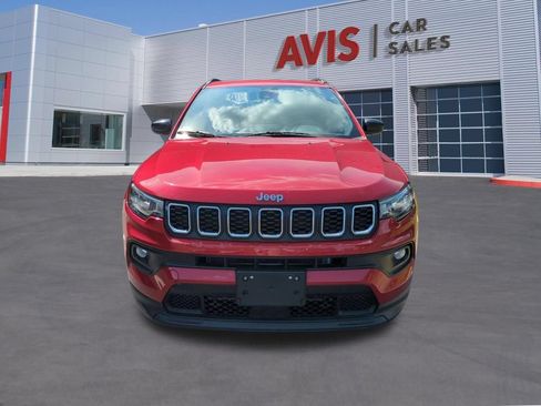 Used 2025 Jeep Compass Latitude w/ Sun & Sound Group AWD/4WD image 2