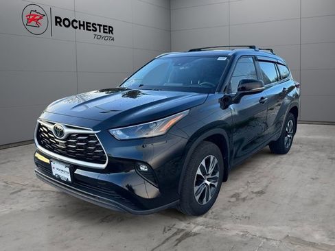 Used 2023 Toyota Highlander XLE AWD/4WD image 37