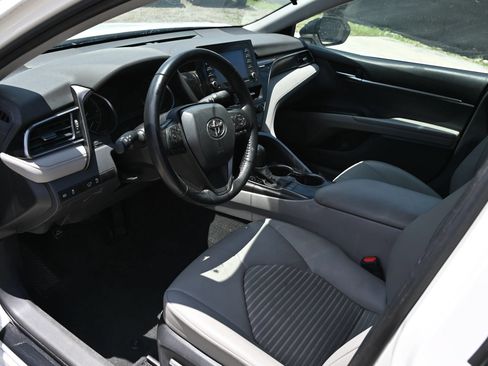 Used 2022 Toyota Camry SE FWD image 7