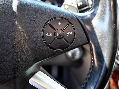 Used 2012 Mercedes-Benz GL 450 4MATIC image 23