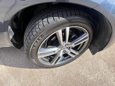 Used 2021 Volvo XC60 T5 Momentum w/ Premium Package image 18