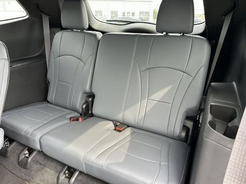Used 2024 Buick Enclave Essence w/ Experience Buick Package AWD/4WD image 27