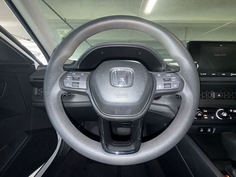 Used 2025 Honda Accord LX image 15