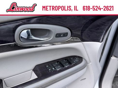 Used 2017 Buick Enclave Leather FWD image 7