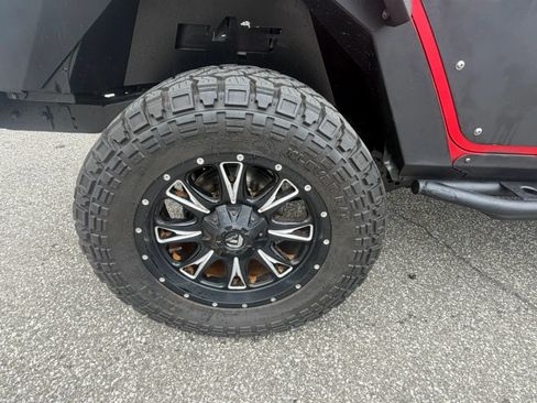 Used 2018 Jeep Wrangler Unlimited Sahara AWD/4WD image 26