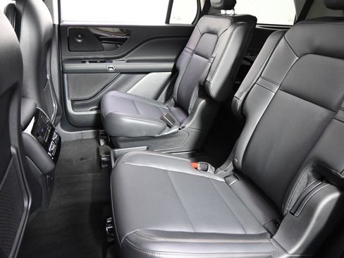 New 2025 Lincoln Aviator AWD w/ Equipment Group 101A image 21