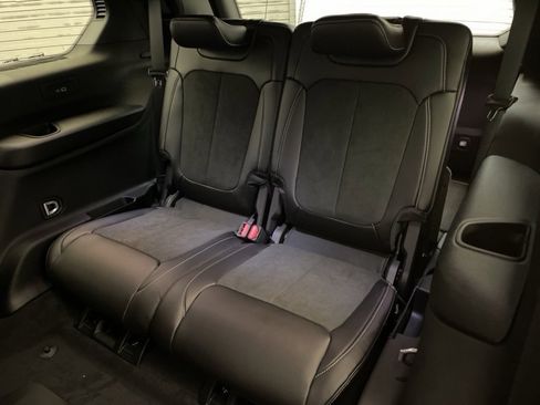 New 2025 Jeep Grand Cherokee L Altitude image 17