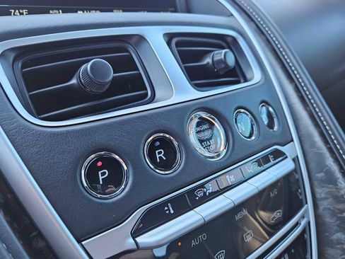 Used 2020 Aston Martin DB11 Coupe image 31