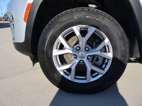 Used 2022 Jeep Grand Cherokee Limited image 30