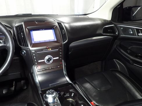 Used 2019 Ford Edge Titanium w/ Cold Weather Package AWD/4WD image 13