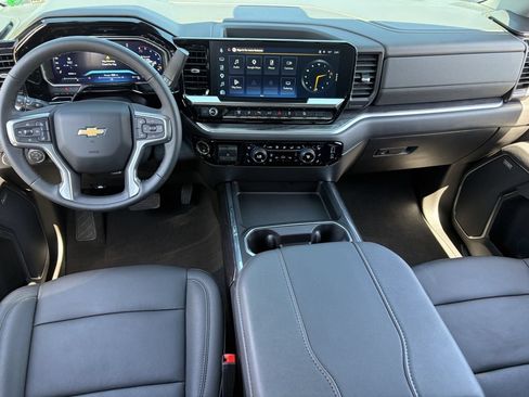 Used 2026 Chevrolet Silverado 2500 LTZ w/ LTZ Convenience Package AWD/4WD image 15