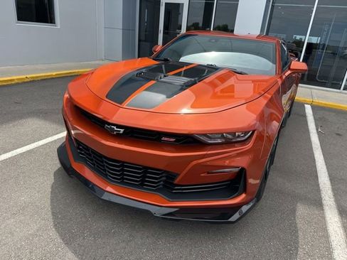 Used 2023 Chevrolet Camaro SS RWD image 2
