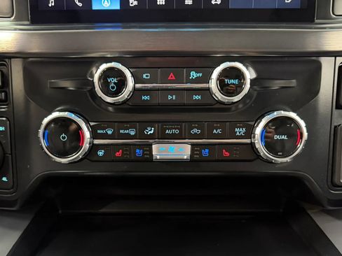 Used 2025 Ford F550 4x4 Crew Cab Super Duty image 23