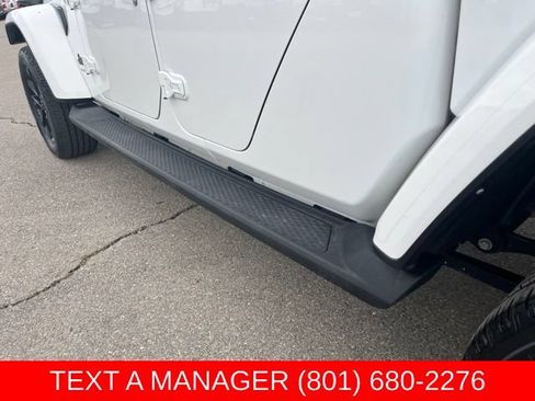 Used 2023 Jeep Gladiator Overland AWD/4WD image 12