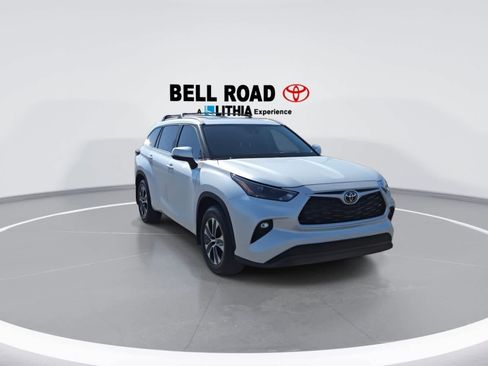 Certified 2025 Toyota Highlander XLE AWD/4WD image 2