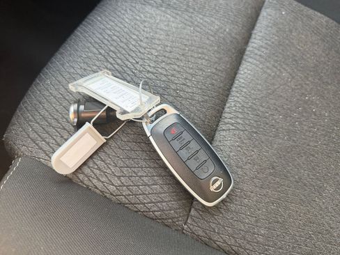 Used 2025 Nissan Rogue SV image 21