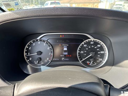 Used 2023 Nissan Frontier SV image 38