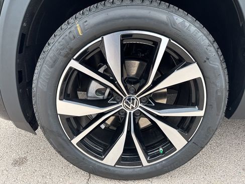 New 2026 Volkswagen Atlas Cross Sport SEL Premium R-Line image 9
