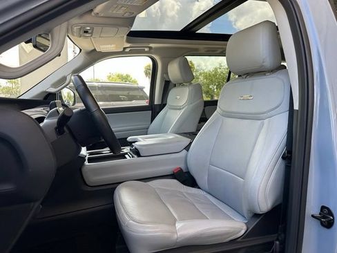 Used 2025 Ford Expedition Max Platinum w/ Driver's Package AWD/4WD image 15