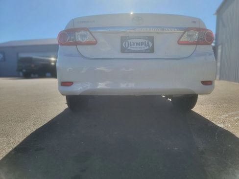 Used 2013 Toyota Corolla LE FWD image 14