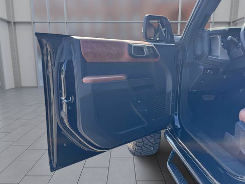 Used 2025 Ford Bronco Outer Banks AWD/4WD image 17