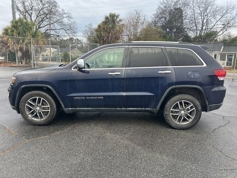 Used 2017 Jeep Grand Cherokee Limited w/ Luxury Group II image 2