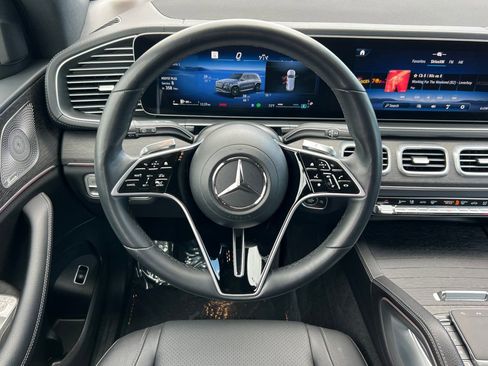 Used 2025 Mercedes-Benz GLS 450 4MATIC image 16